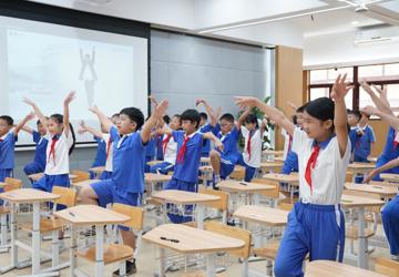 医校融合助力青少年健康区医疗集团总部联动西丽小学开展“中医进校园”活动