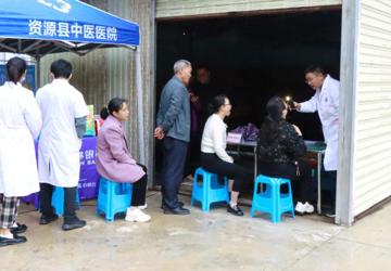 从门诊冷清到“追星现场”这位中医党员的千里“问诊路”谱写粤桂协作新答卷